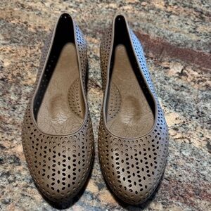 Okabashi Brown Perforated Flats